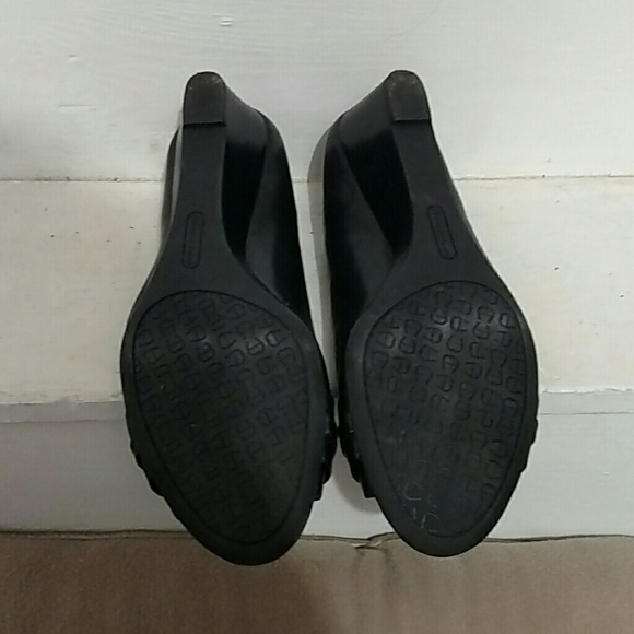 Adorable peep toe wedges - Picture 2 of 3